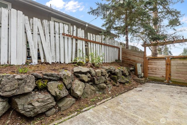 2402 S 370th place, Federal Way, WA 98003