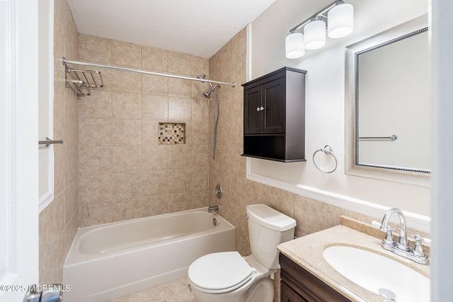 19 Albury Way, North Brunswick, NJ 08902