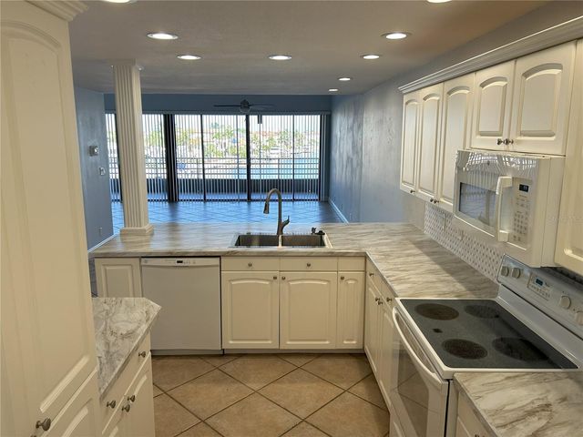 2775 KIPPS COLONY DRIVE S 304, St Petersburg, FL 33707