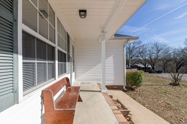 3117 Country Side Dr, Centerville, TN 37033