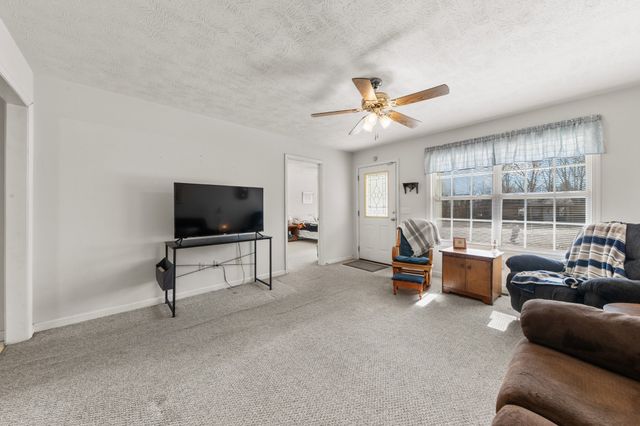 3117 Country Side Dr, Centerville, TN 37033