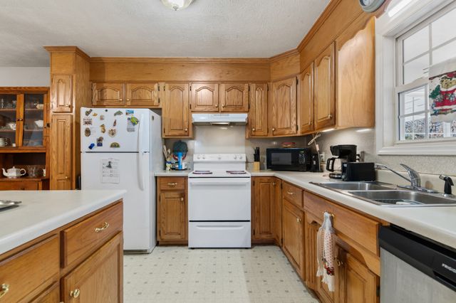 3117 Country Side Dr, Centerville, TN 37033