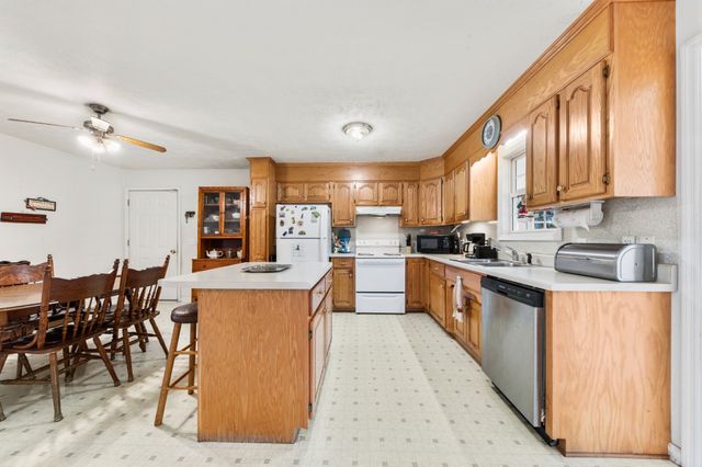 3117 Country Side Dr, Centerville, TN 37033