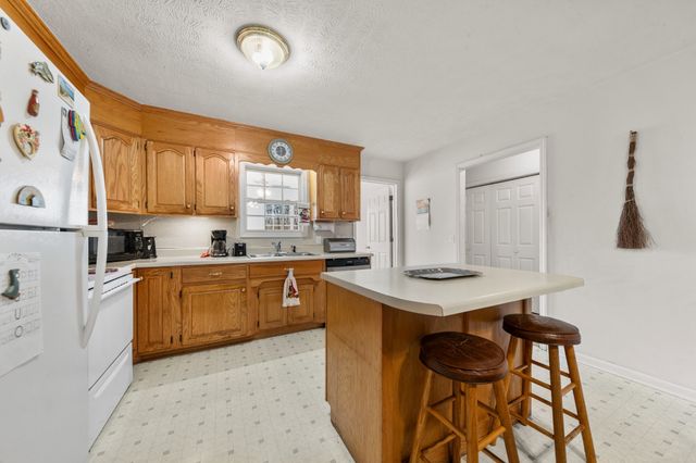 3117 Country Side Dr, Centerville, TN 37033