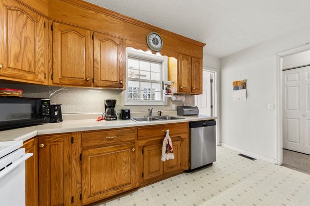 3117 Country Side Dr, Centerville, TN 37033