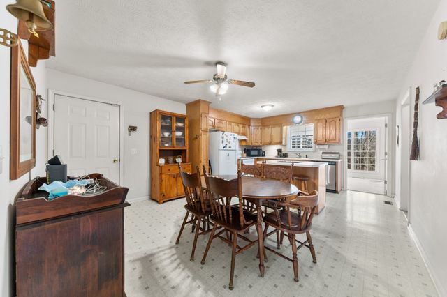 3117 Country Side Dr, Centerville, TN 37033