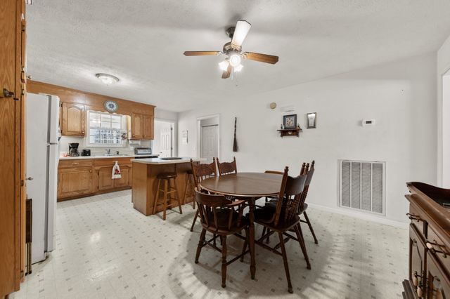3117 Country Side Dr, Centerville, TN 37033