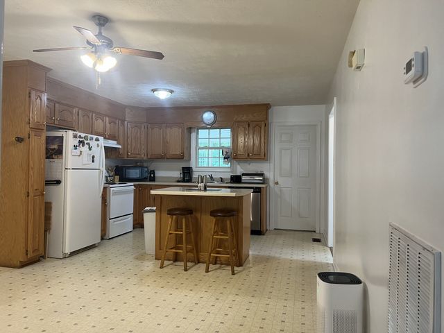 3117 Country Side Dr, Centerville, TN 37033