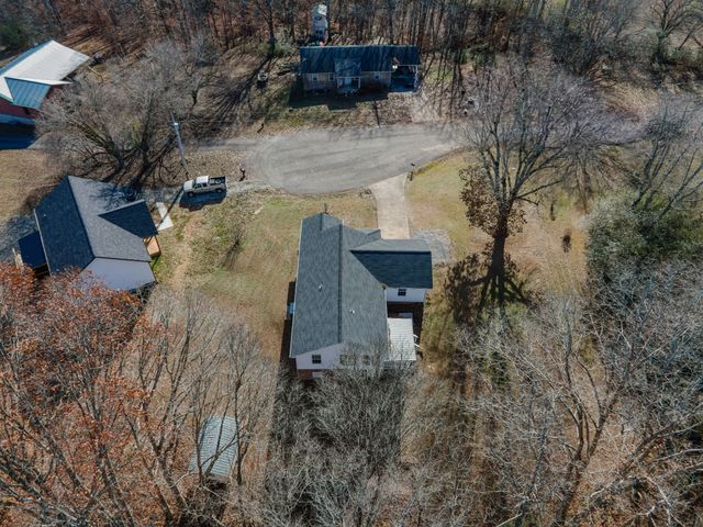 3117 Country Side Dr, Centerville, TN 37033
