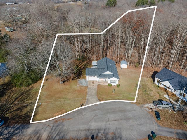 3117 Country Side Dr, Centerville, TN 37033