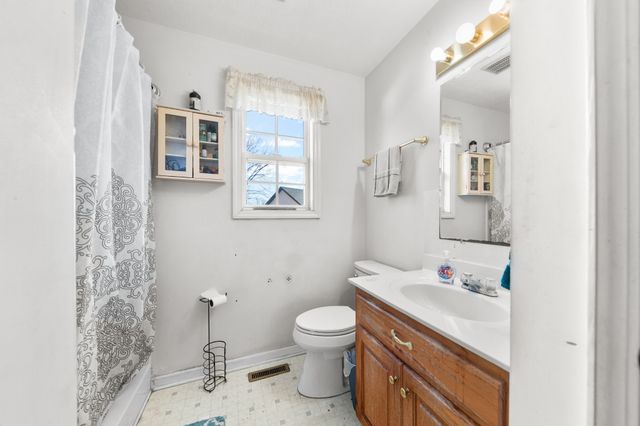 3117 Country Side Dr, Centerville, TN 37033