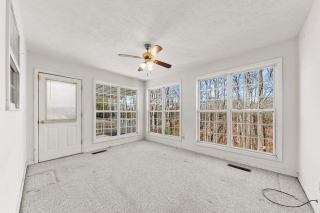 3117 Country Side Dr, Centerville, TN 37033