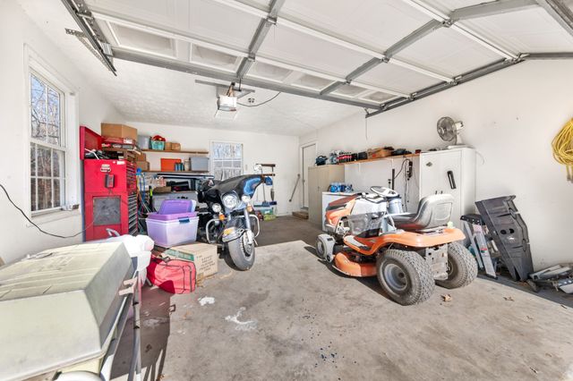 3117 Country Side Dr, Centerville, TN 37033