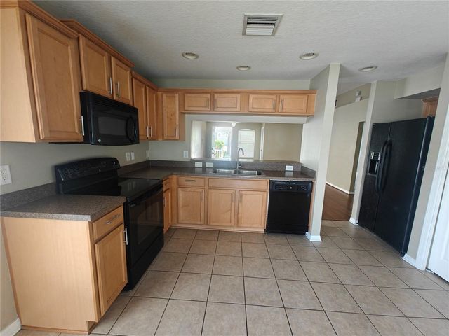 8225 SUMMER WOOD LANE, Riverview, FL 33578