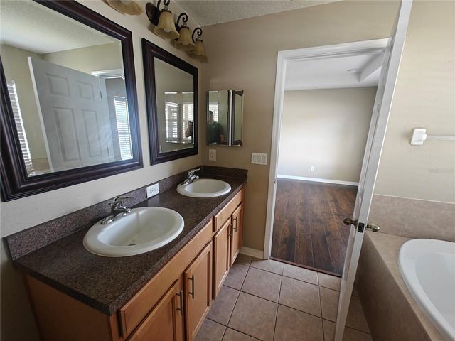 8225 SUMMER WOOD LANE, Riverview, FL 33578