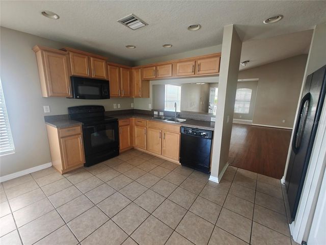 8225 SUMMER WOOD LANE, Riverview, FL 33578