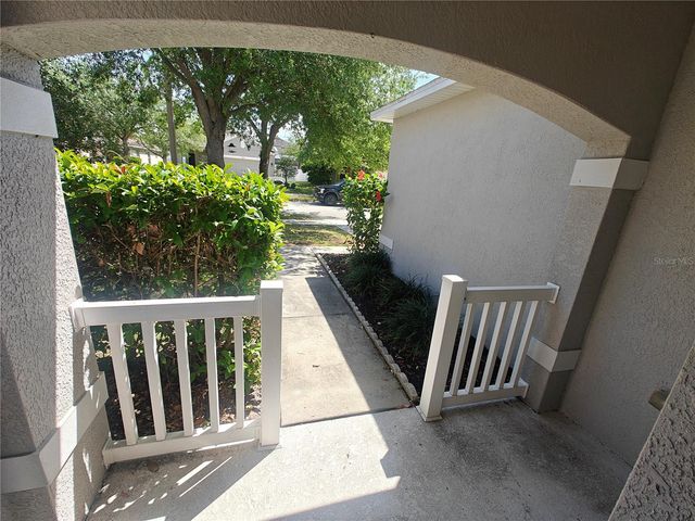 8225 SUMMER WOOD LANE, Riverview, FL 33578