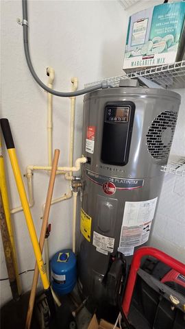 2591 SAND HILL POINT CIRCLE, Davenport, FL 33837