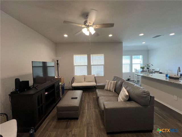809 Margay Loop, Seguin, TX 78155