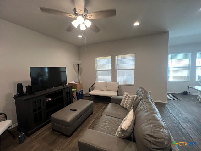 809 Margay Loop, Seguin, TX 78155