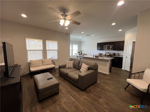 809 Margay Loop, Seguin, TX 78155