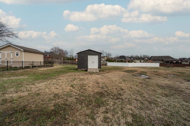 1130 Spring Creek Dr, Murfreesboro, TN 37129