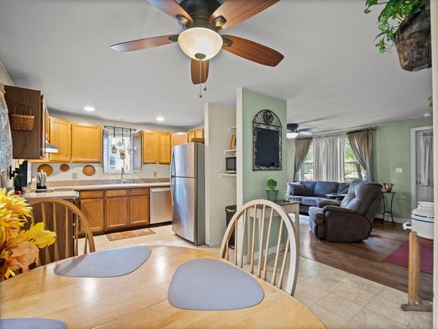 106 Lundberg St 6, Lowell, MA 01852