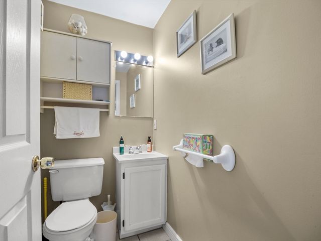 106 Lundberg St 6, Lowell, MA 01852