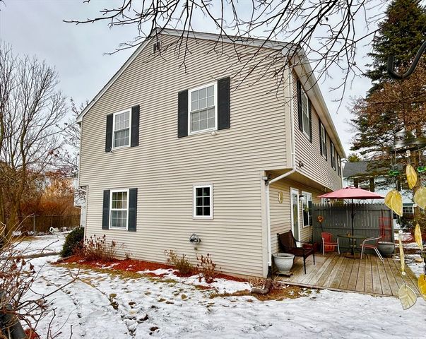 106 Lundberg St 6, Lowell, MA 01852
