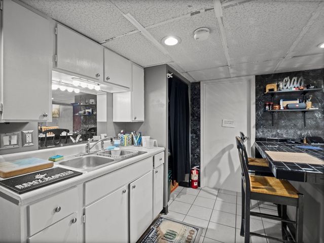 106 Lundberg St 6, Lowell, MA 01852