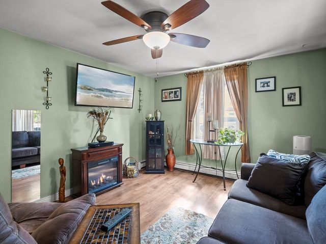 106 Lundberg St 6, Lowell, MA 01852