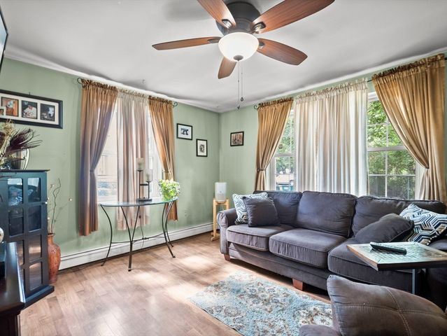 106 Lundberg St 6, Lowell, MA 01852