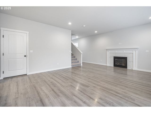 1030 S COLLEGE St, Newberg, OR 97132