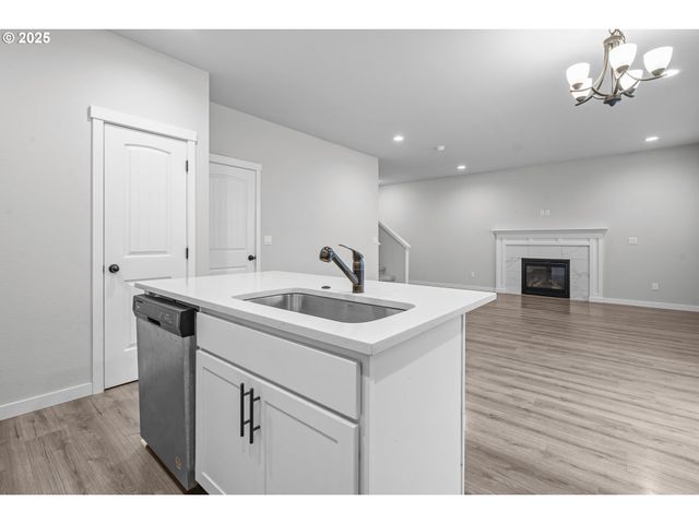 1030 S COLLEGE St, Newberg, OR 97132