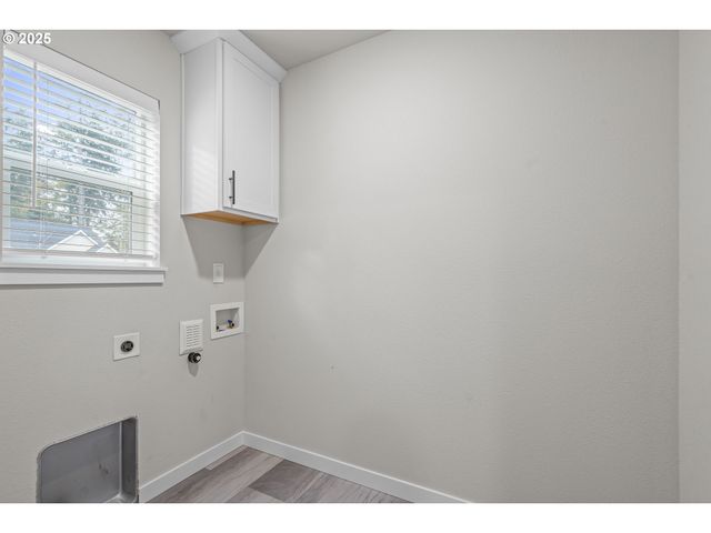 1030 S COLLEGE St, Newberg, OR 97132