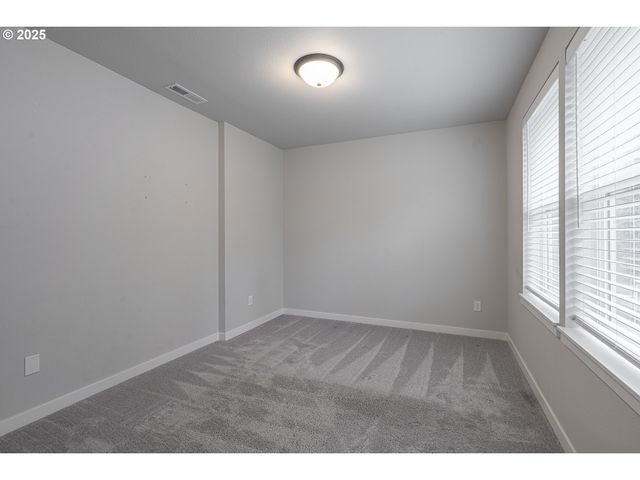 1030 S COLLEGE St, Newberg, OR 97132