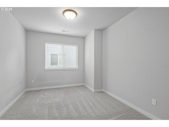 1030 S COLLEGE St, Newberg, OR 97132