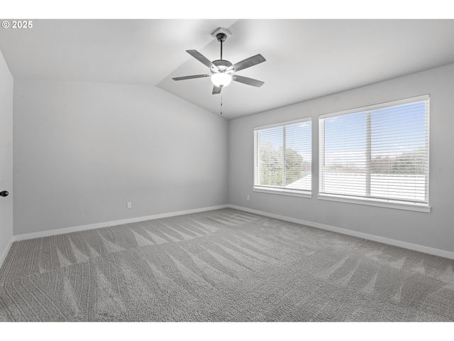 1030 S COLLEGE St, Newberg, OR 97132