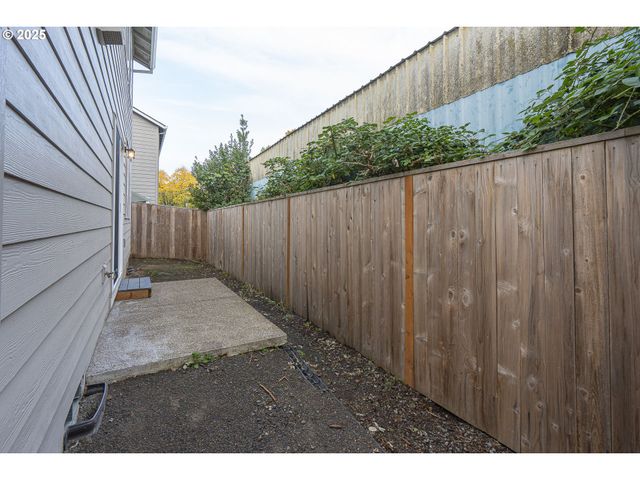 1030 S COLLEGE St, Newberg, OR 97132