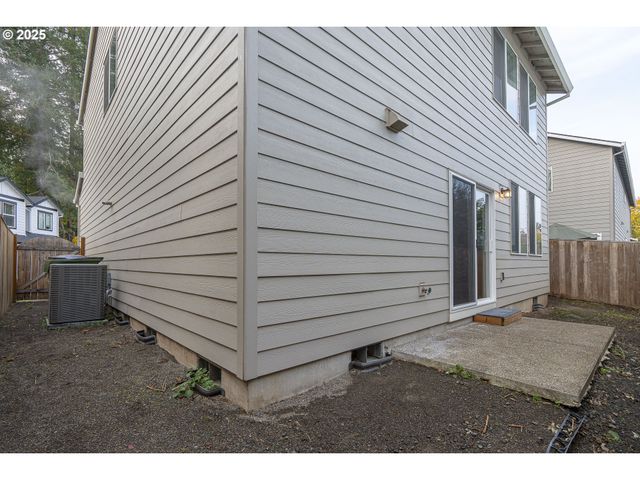 1030 S COLLEGE St, Newberg, OR 97132