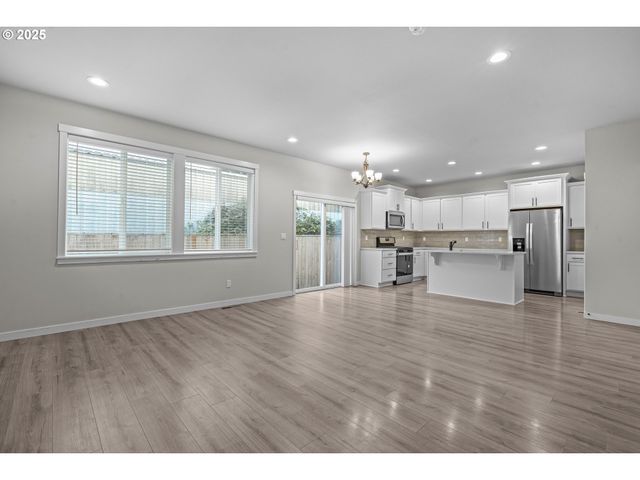 1030 S COLLEGE St, Newberg, OR 97132