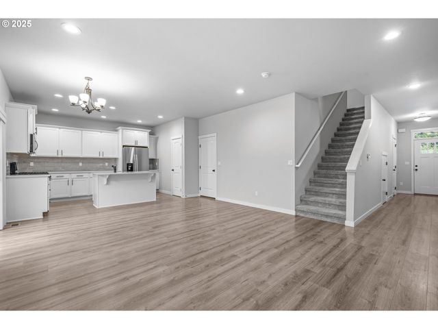 1030 S COLLEGE St, Newberg, OR 97132