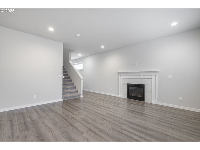 1030 S COLLEGE St, Newberg, OR 97132