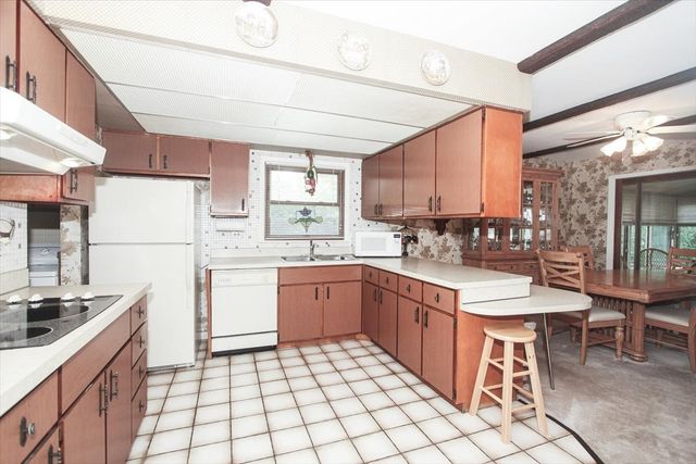 69 Grange Road, Elk Grove Village, IL 60007