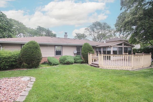 69 Grange Road, Elk Grove Village, IL 60007