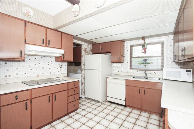 69 Grange Road, Elk Grove Village, IL 60007
