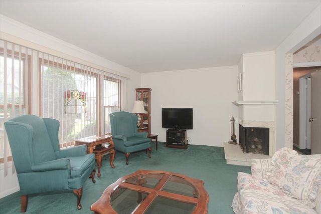 69 Grange Road, Elk Grove Village, IL 60007