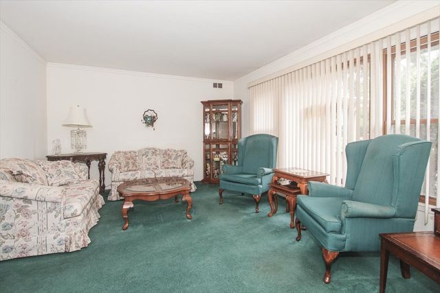69 Grange Road, Elk Grove Village, IL 60007