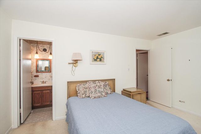 69 Grange Road, Elk Grove Village, IL 60007