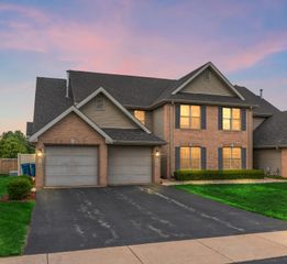 1192 Timberwood Lane, Schererville, IN 46375